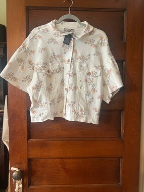 Lola Jeans Women's White Cropped Floral Jean Jacket - Short Sleeve
